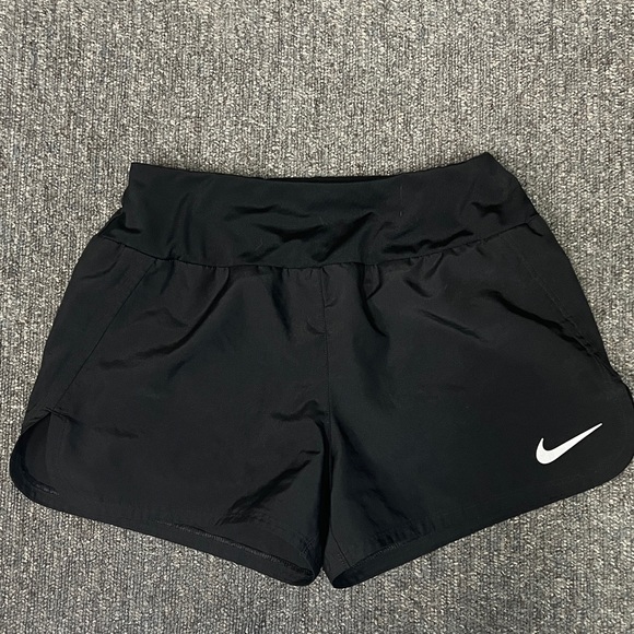 Nike Dry Fit Women's Athletic Black Shorts - Picture 1 of 6